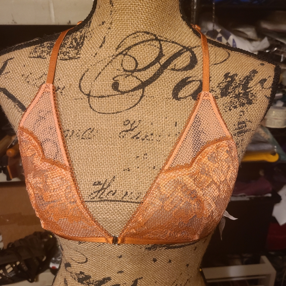 Lot of 2 lace Victoria's secret bras
